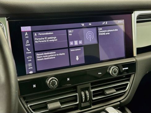 Certified 2023 Porsche Macan S AWD/4WD image 18