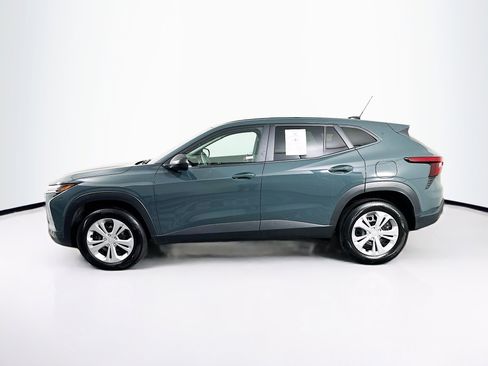 Used 2025 Chevrolet Trax LS image 4
