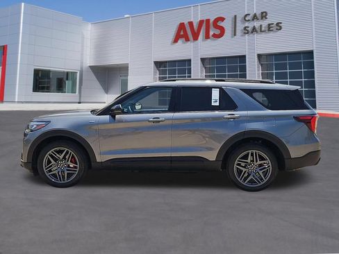 Used 2025 Ford Explorer ST-Line w/ ST-Line Street Pack AWD/4WD image 10