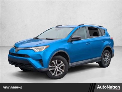 Used 2017 Toyota RAV4 LE image 1