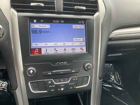 Used 2019 Ford Fusion SE image 17