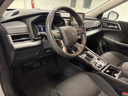 Used 2022 Mitsubishi Outlander ES FWD image 24