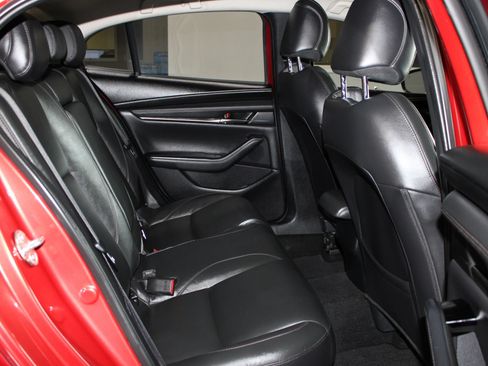 Used 2019 MAZDA MAZDA3 Sedan w/ Preferred Package FWD image 32