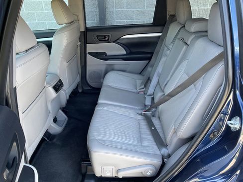 Used 2015 Toyota Highlander Plus AWD/4WD image 28