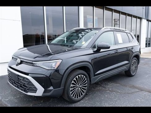 Used 2025 Volkswagen Taos SE FWD image 8