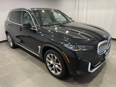 Used 2024 BMW X5 xDrive40i w/ Premium Package image 3