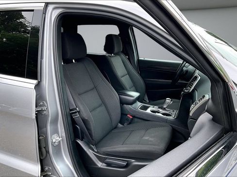 Used 2021 Jeep Grand Cherokee Laredo w/ Security & Convenience Group AWD/4WD image 29