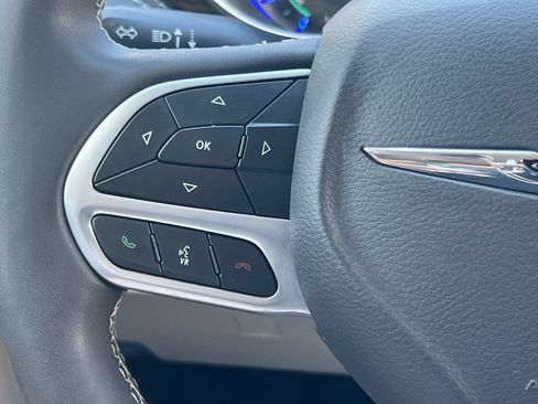 Used 2023 Chrysler Pacifica Limited FWD image 30