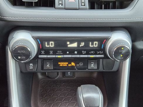 Used 2020 Toyota RAV4 Limited w/ Carpet Mat Package AWD/4WD image 13
