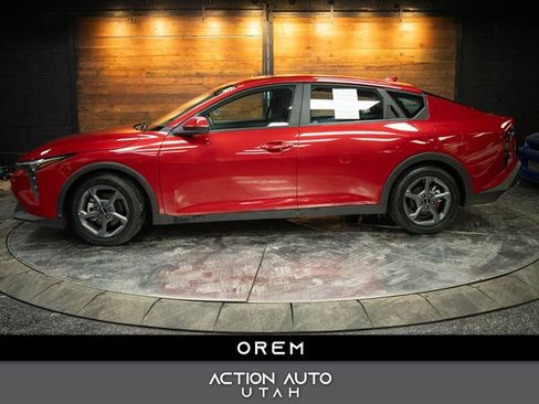 Used 2025 Kia K4 LXS image 1