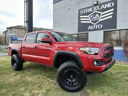 Used 2022 Toyota Tacoma TRD Off-Road w/ Technology Package AWD/4WD image 1