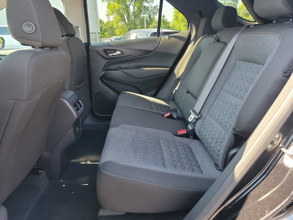 Used 2024 Chevrolet Equinox LT FWD image 16