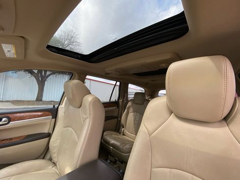 Used 2010 Buick Enclave CXL image 19