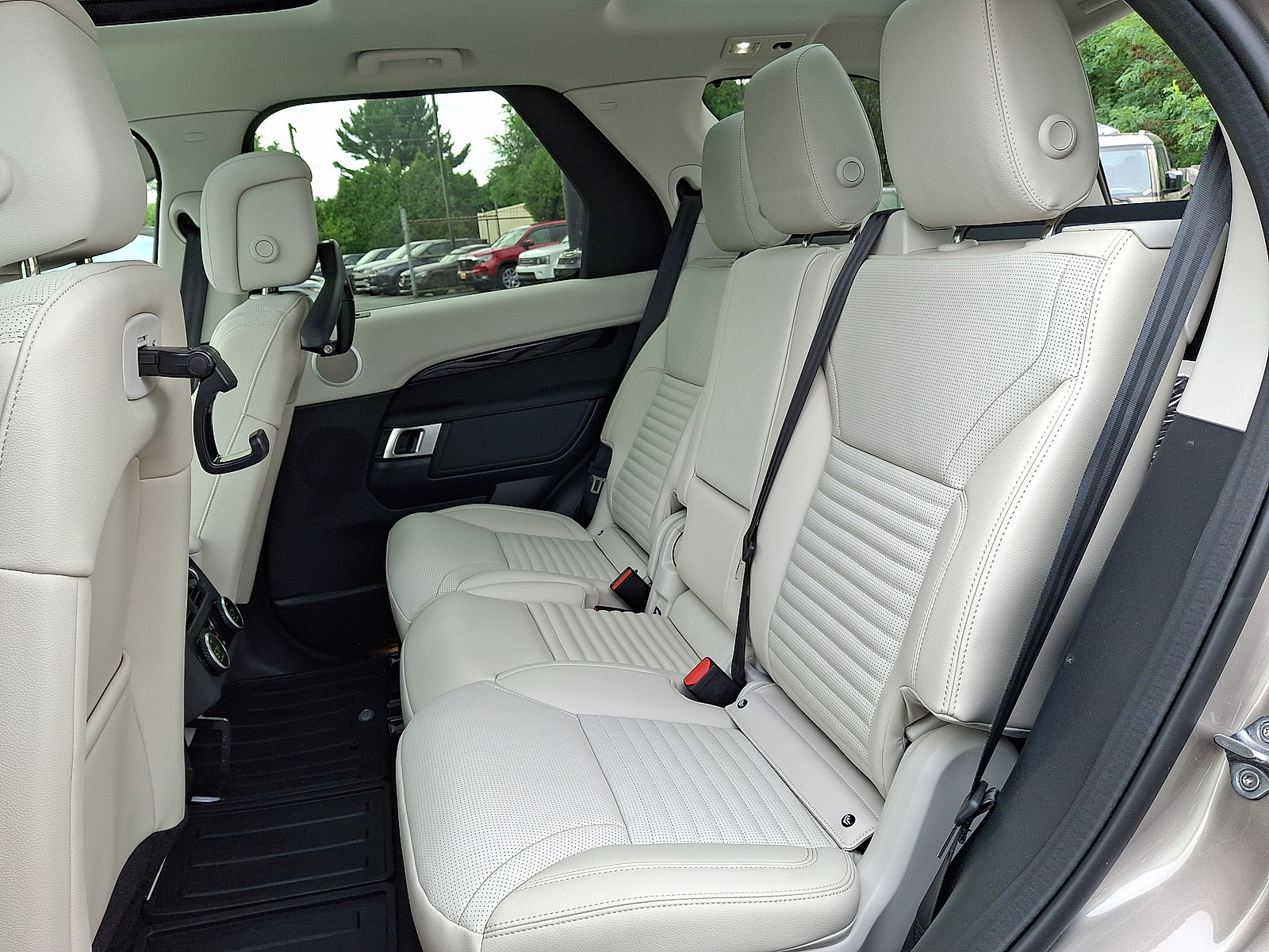 Certified 2026 Land Rover Discovery S AWD/4WD image 20
