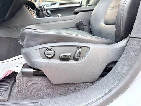 Used 2013 Volkswagen Touareg Executive AWD/4WD image 12