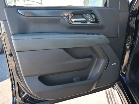 Used 2025 GMC Yukon AT4 w/ AT4 Premium Package image 16