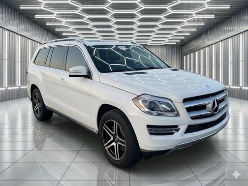 Used 2014 Mercedes-Benz GL 450 4MATIC w/ Lane Tracking Package image 2