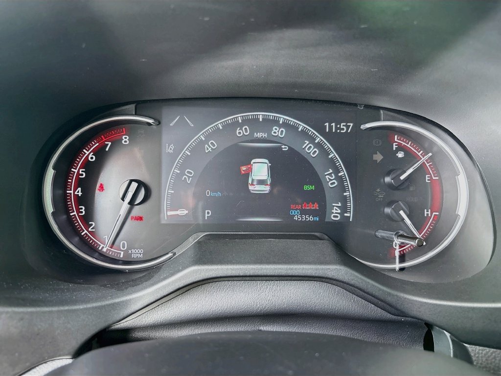 Certified 2025 Toyota RAV4 XLE FWD image 33