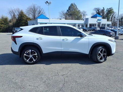 Used 2024 Chevrolet Trax RS w/ Driver Confidence Package image 3