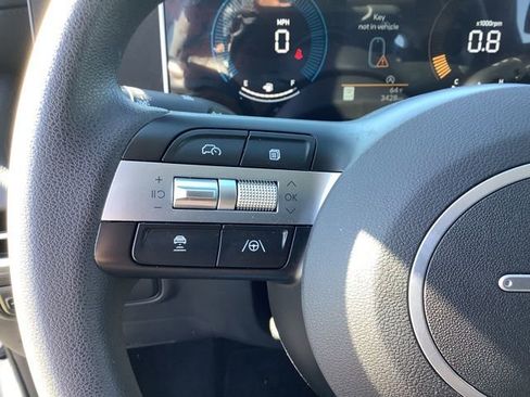 Used 2025 Hyundai Tucson SE image 28