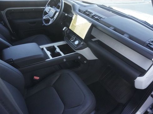 New 2026 Land Rover Defender 110 X-Dynamic SE image 22