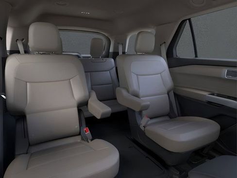 Used 2024 Ford Explorer XLT w/ Equipment Group 202A image 11