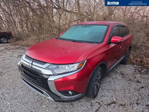 Used 2019 Mitsubishi Outlander SE image 1