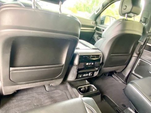 Used 2025 Jeep Wagoneer L Series II AWD/4WD image 19