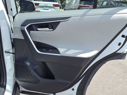 Used 2022 Toyota RAV4 Limited FWD image 15
