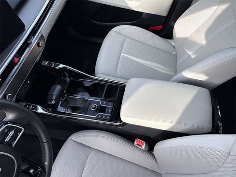 Used 2025 Kia Sorento SX image 23