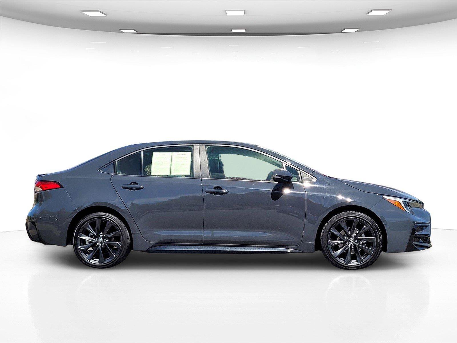 Used 2023 Toyota Corolla SE w/ SE Premium Package FWD image 5