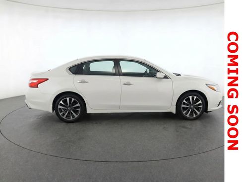Used 2016 Nissan Altima 2.5 SR FWD image 10