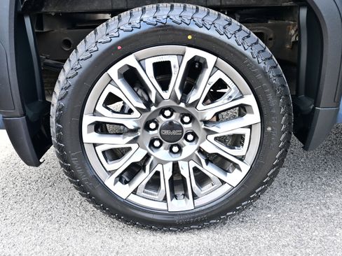 Used 2024 GMC Sierra 1500 Denali Ultimate AWD/4WD image 9