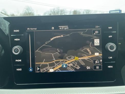 Certified 2025 Volkswagen Taos SEL image 18