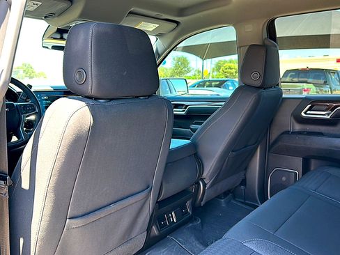Used 2023 Chevrolet Silverado 1500 LT w/ Z71 Off-Road Package AWD/4WD image 17