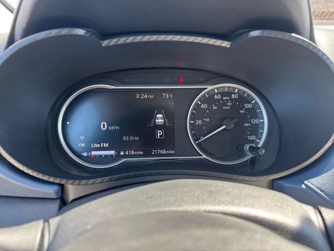 Used 2025 Nissan Versa SV FWD image 38