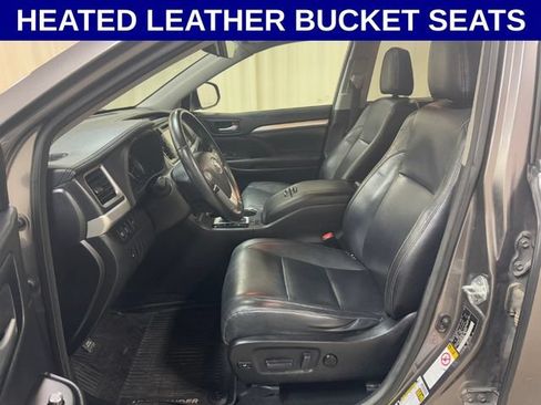 Used 2017 Toyota Highlander XLE AWD/4WD image 14