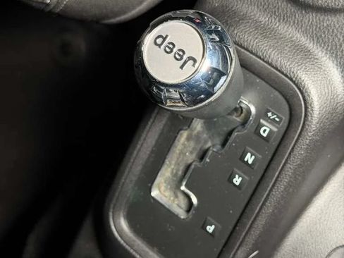 Used 2015 Jeep Wrangler Rubicon w/ Power Convenience Group AWD/4WD image 26