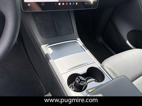 Used 2024 Tesla Model Y Long Range AWD/4WD image 28