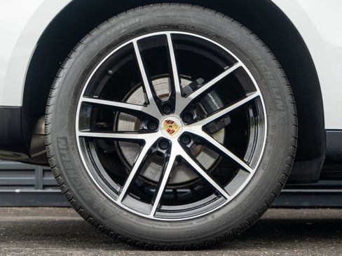 Certified 2023 Porsche Macan AWD/4WD image 14