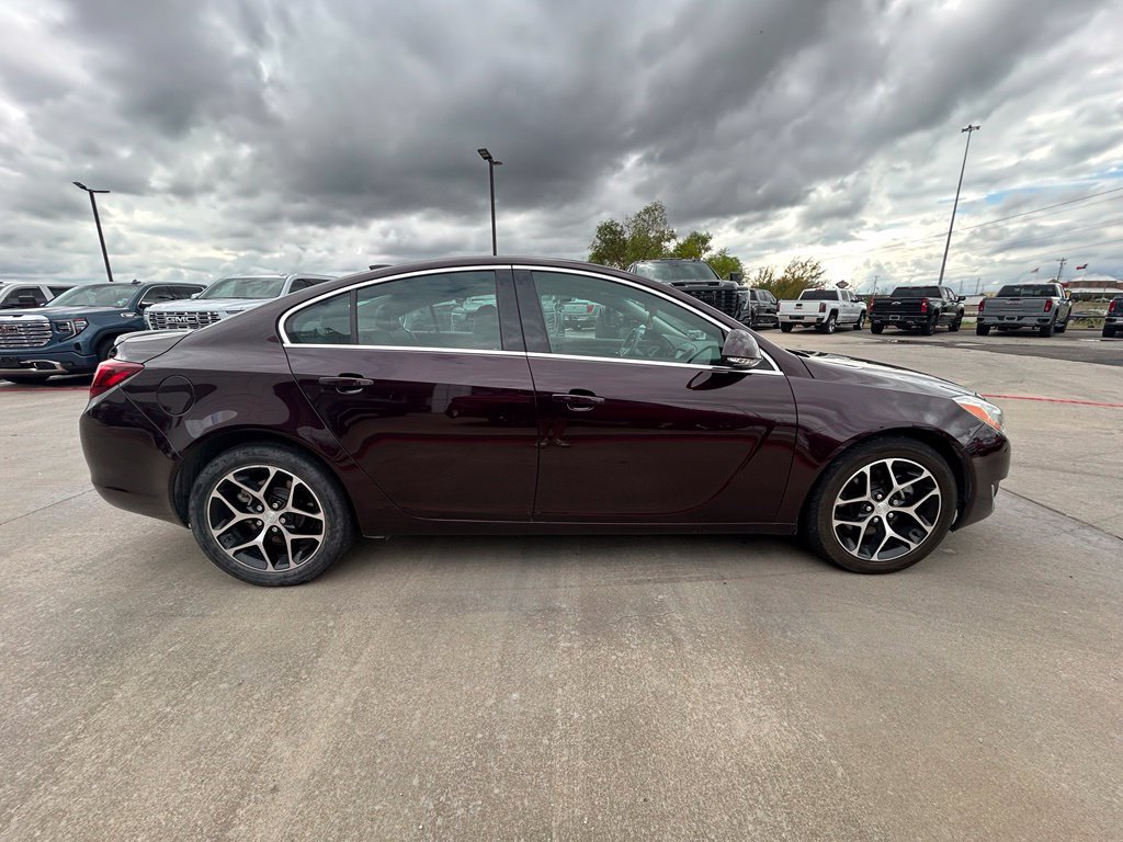 Used 2017 Buick Regal Sport Touring FWD image 4