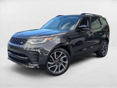 New 2025 Land Rover Discovery Dynamic SE image 1