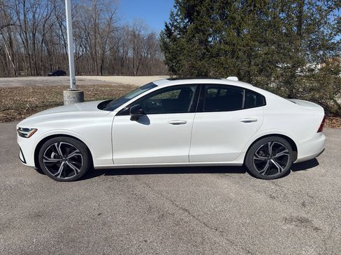 Used 2024 Volvo S60 B5 Core image 2