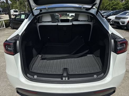 Used 2024 Tesla Model Y Long Range AWD/4WD image 24