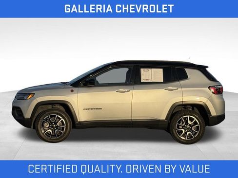 Used 2025 Jeep Compass Trailhawk AWD/4WD image 4