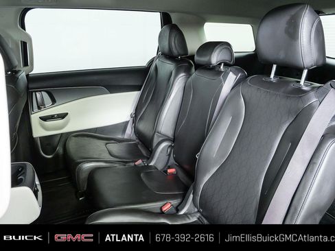 Used 2022 Kia Carnival LX FWD image 17