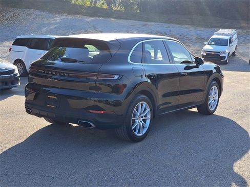 Used 2024 Porsche Cayenne image 5
