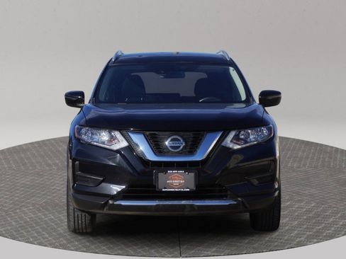 Used 2019 Nissan Rogue SV image 4