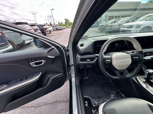 Used 2025 Kia K4 GT-Line w/ GT-Line Premium Package FWD image 18