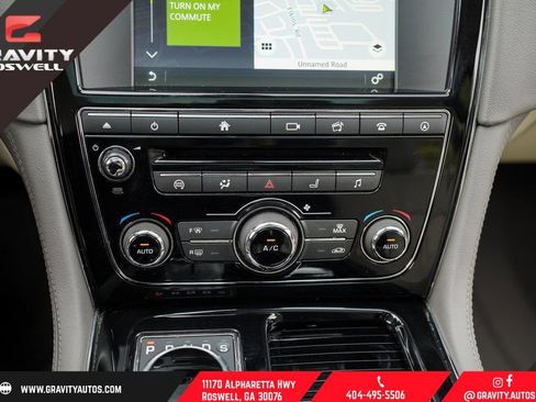 Used 2017 Jaguar XJ R-Sport image 34